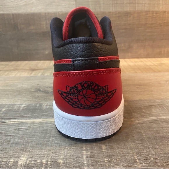 Jordan 1 Low ‘Reverse Bred Pebbled Swoosh’ - Picture 4 of 7
